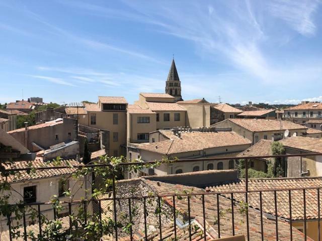 Appartement Avec Terrasse Panoramique Au Coeur De Nîmes Kültér fotó